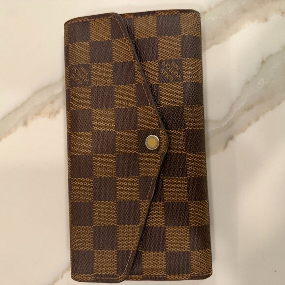 Louis Vuitton "Sarah" Wallet in Damier Ebene - Picture 2 of 14